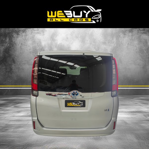 2015 Toyota Noah - Image 6